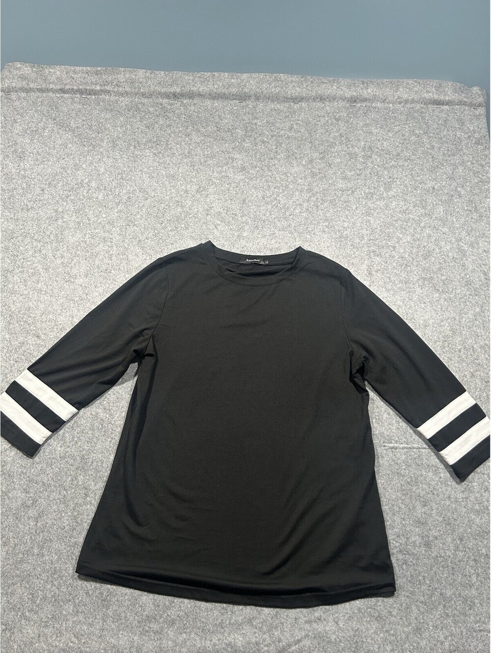 Women’s L Varsity Stripe Three-Quarter Sleeve 